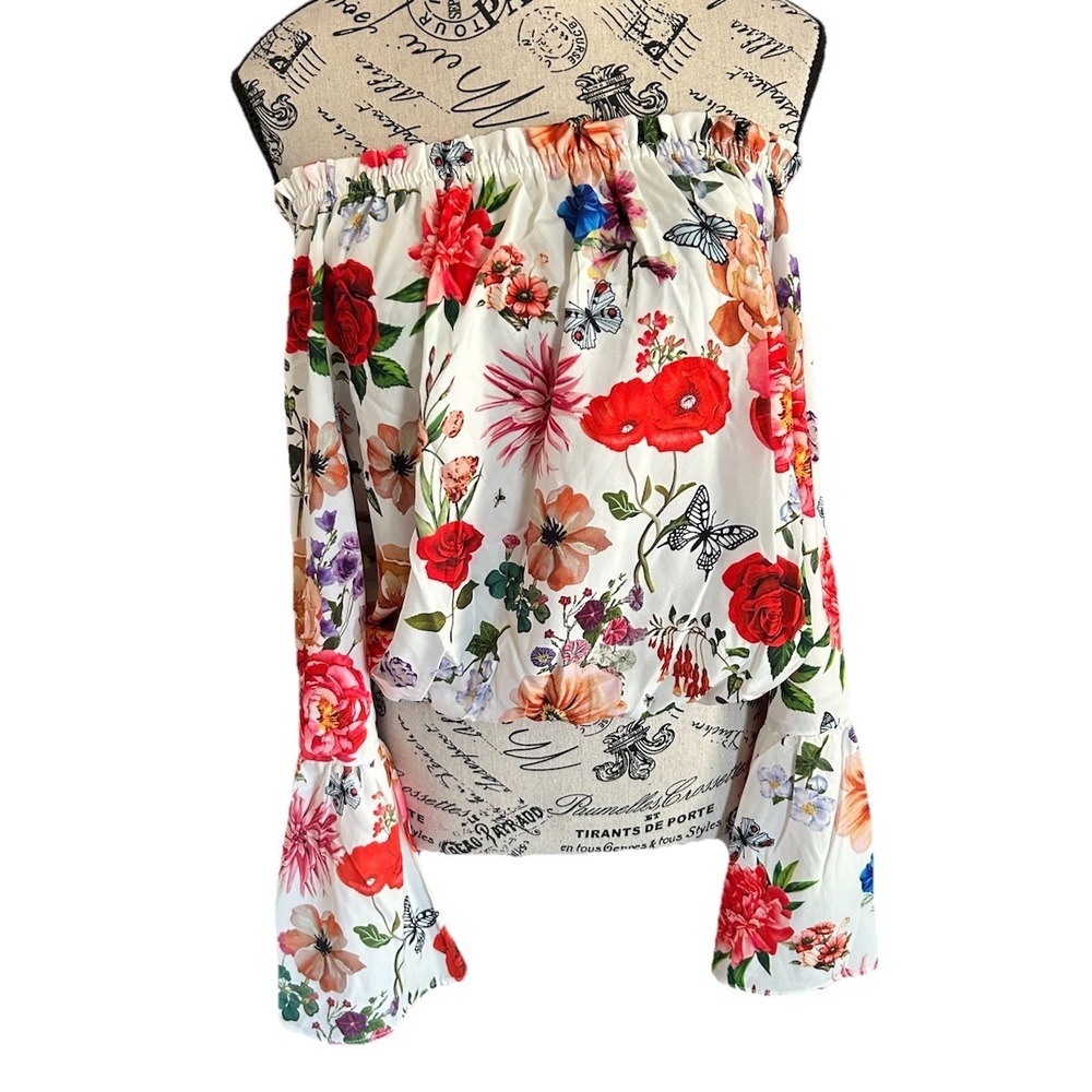 Women's Yeahill Floral Butterfly Art To Wear Crop Top NWT Bell Sleeves Size M